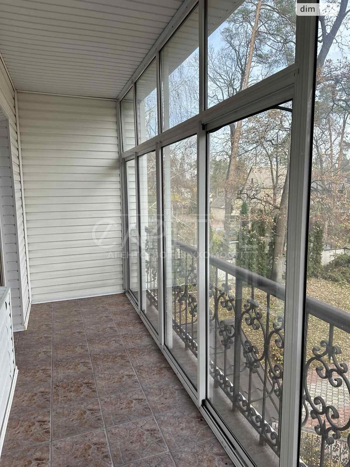 трехэтажный дом с верандой, 428.9 кв. м, кирпич. Продажа в Буче район Буча фото 1