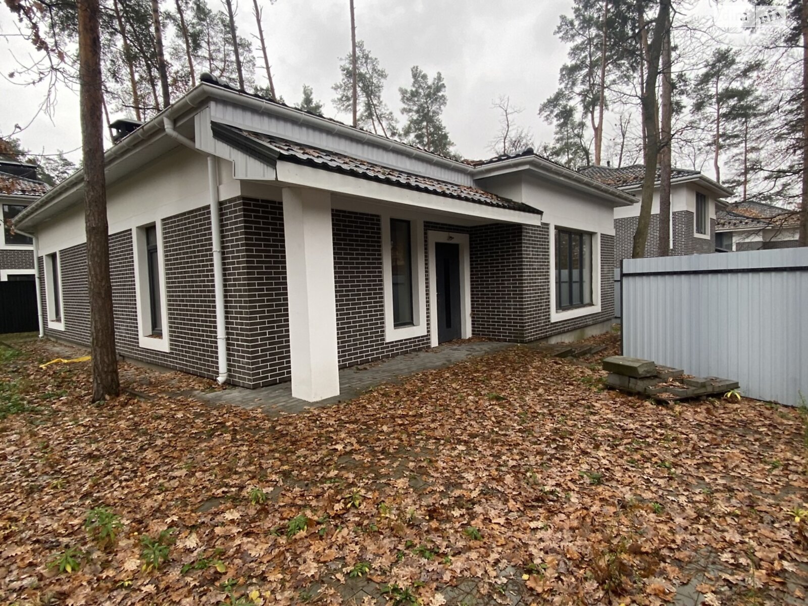 одноэтажный дом с отоплением, 120 кв. м, кирпич. Продажа в Буче район Буча фото 1