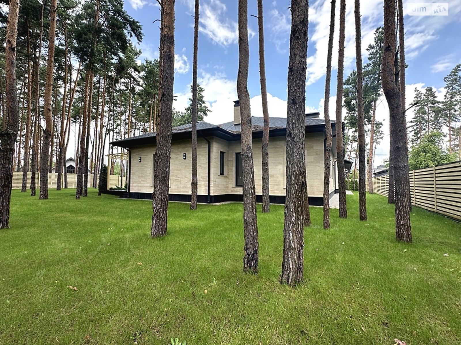 одноэтажный дом с мансардой, 285 кв. м, керамический блок. Продажа в Буче район Буча фото 1