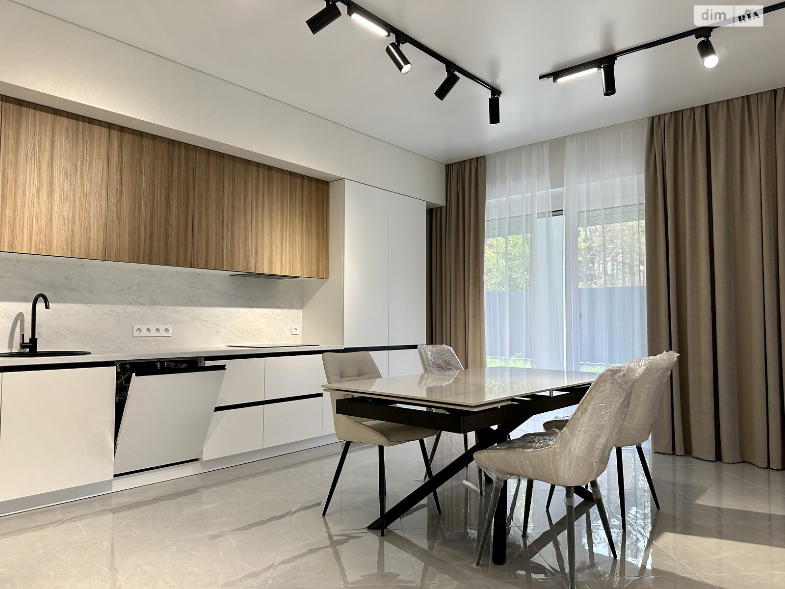 одноэтажный дом с ремонтом, 145 кв. м, кирпич. Продажа в Буче район Буча фото 1