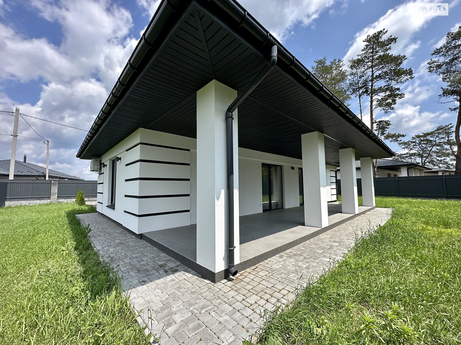 одноэтажный дом с ремонтом, 145 кв. м, кирпич. Продажа в Буче район Буча фото 1