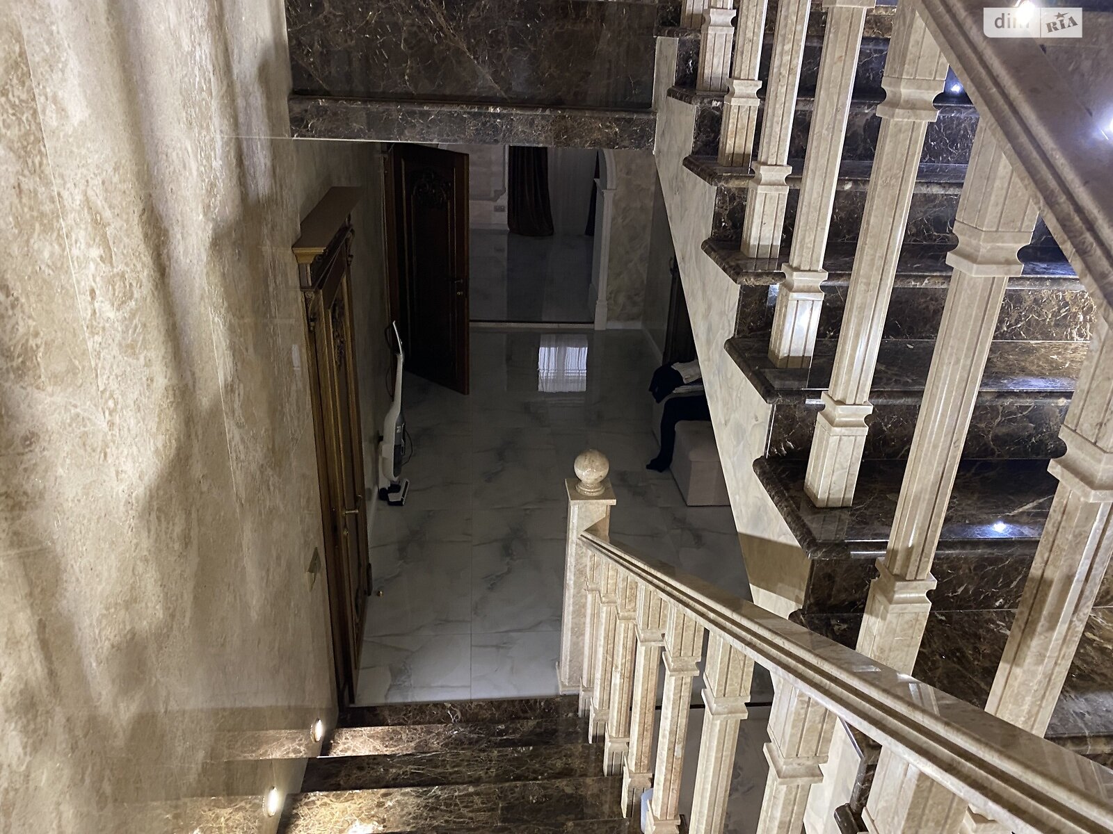двоповерховий будинок з гаражем, 295 кв. м, кирпич. Продаж у Бучі фото 1 двоповерховий будинок з гаражем, 295 кв. м, кирпич. Продаж у Бучі фото 1