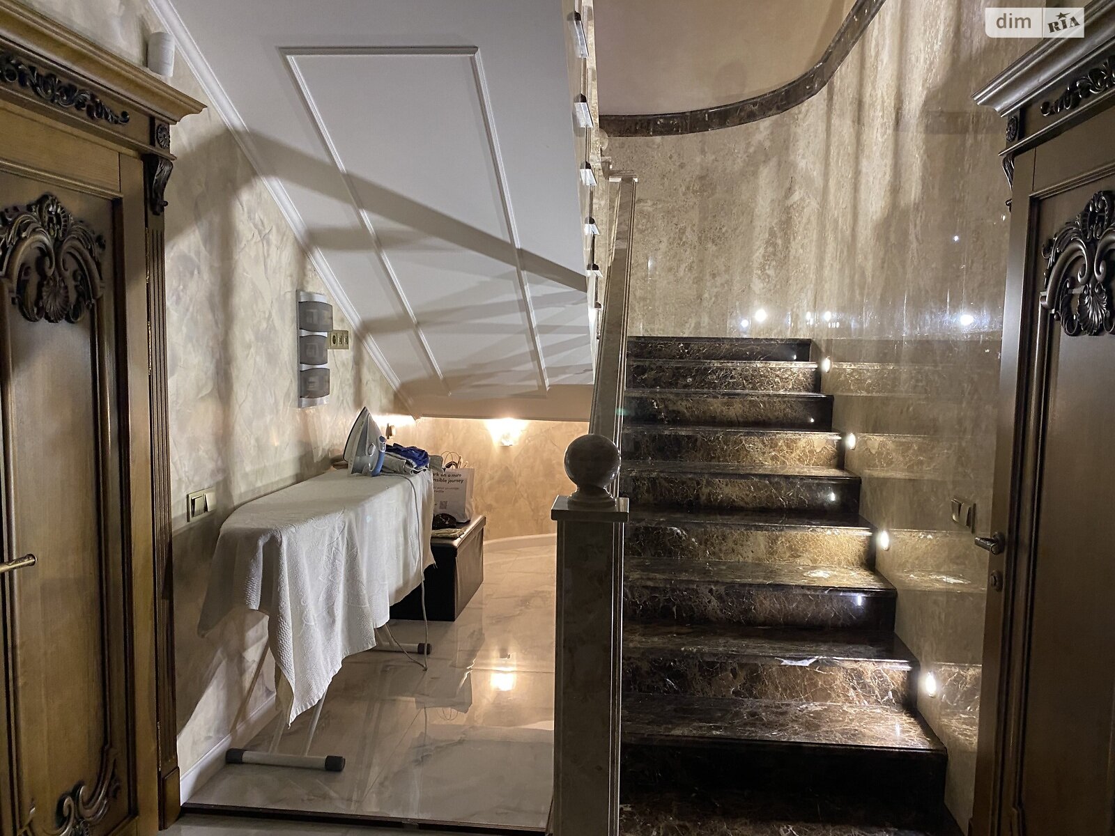 двоповерховий будинок з гаражем, 295 кв. м, кирпич. Продаж у Бучі фото 1 двоповерховий будинок з гаражем, 295 кв. м, кирпич. Продаж у Бучі фото 1