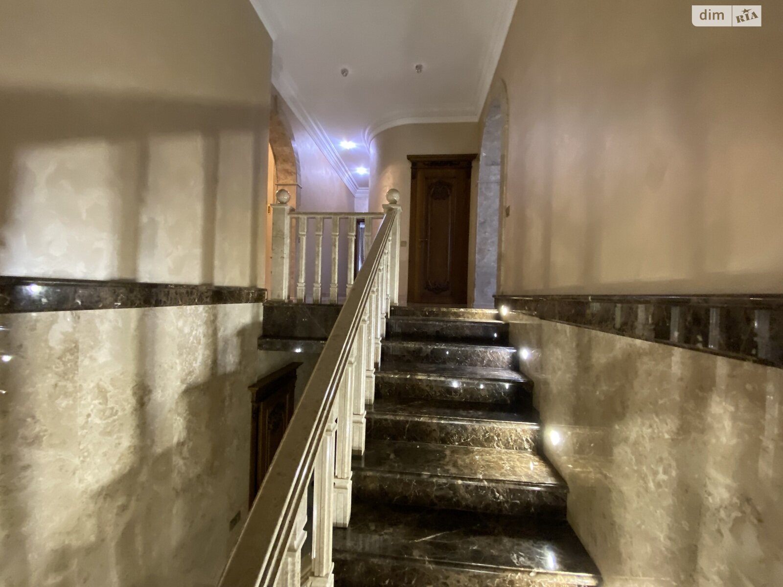 двоповерховий будинок з гаражем, 295 кв. м, кирпич. Продаж у Бучі фото 1 двоповерховий будинок з гаражем, 295 кв. м, кирпич. Продаж у Бучі фото 1