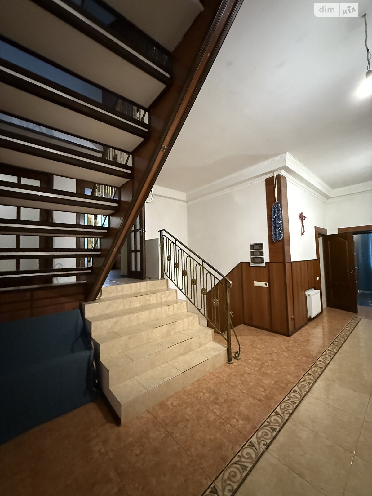 трехэтажный дом с верандой, 326.3 кв. м, кирпич. Продажа в Буче фото 1 трехэтажный дом с верандой, 326.3 кв. м, кирпич. Продажа в Буче фото 1
