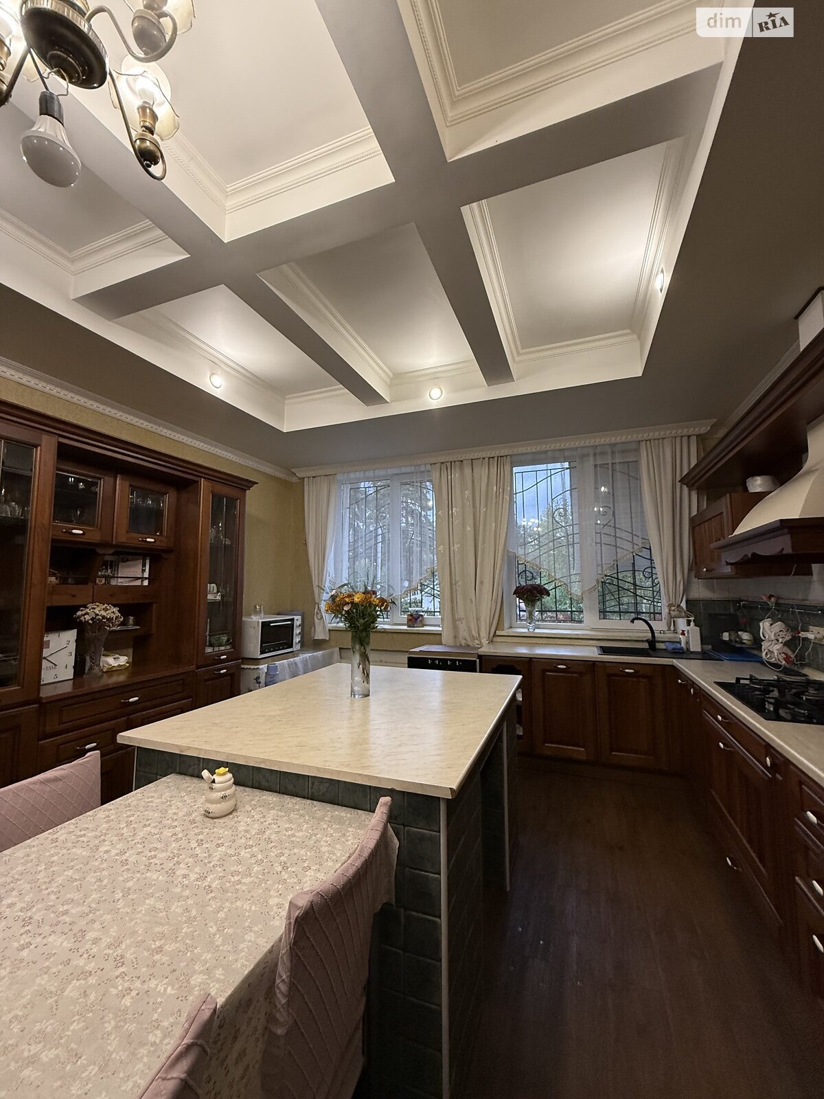 трехэтажный дом с верандой, 326.3 кв. м, кирпич. Продажа в Буче фото 1 трехэтажный дом с верандой, 326.3 кв. м, кирпич. Продажа в Буче фото 1