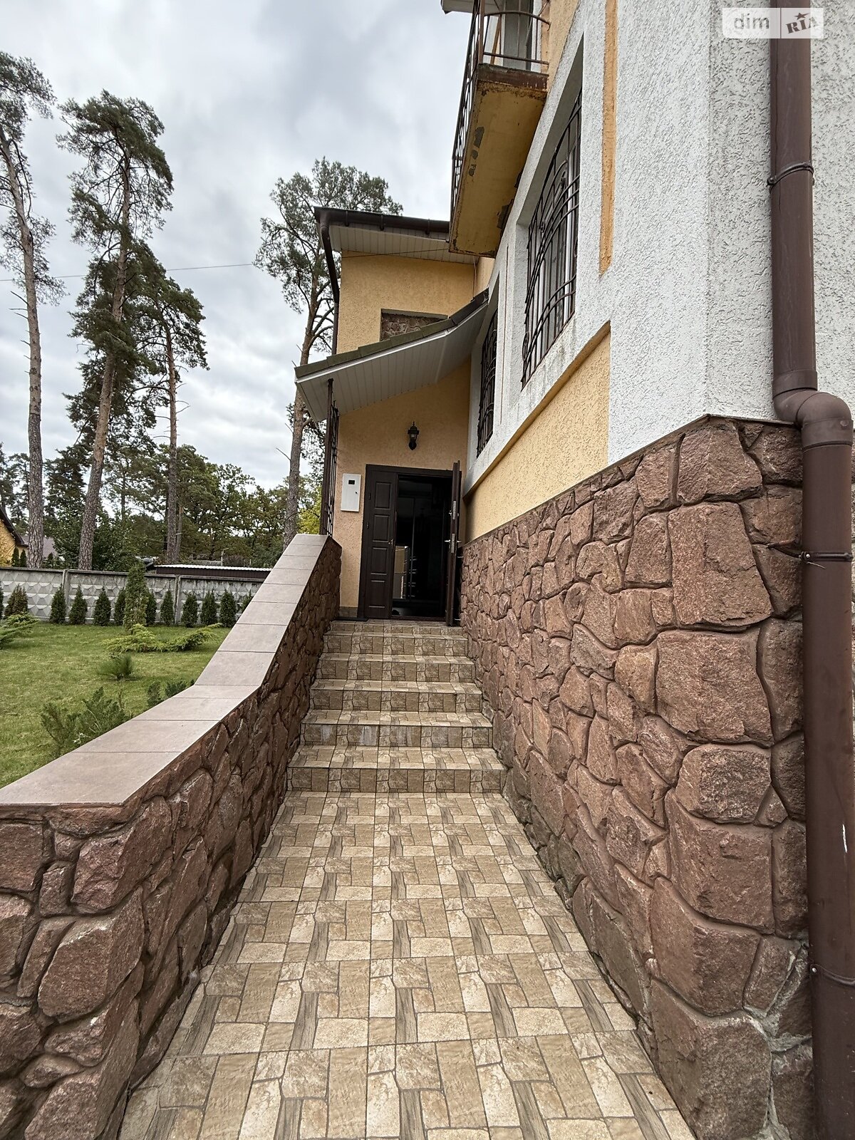 трехэтажный дом с верандой, 326.3 кв. м, кирпич. Продажа в Буче фото 1 трехэтажный дом с верандой, 326.3 кв. м, кирпич. Продажа в Буче фото 1