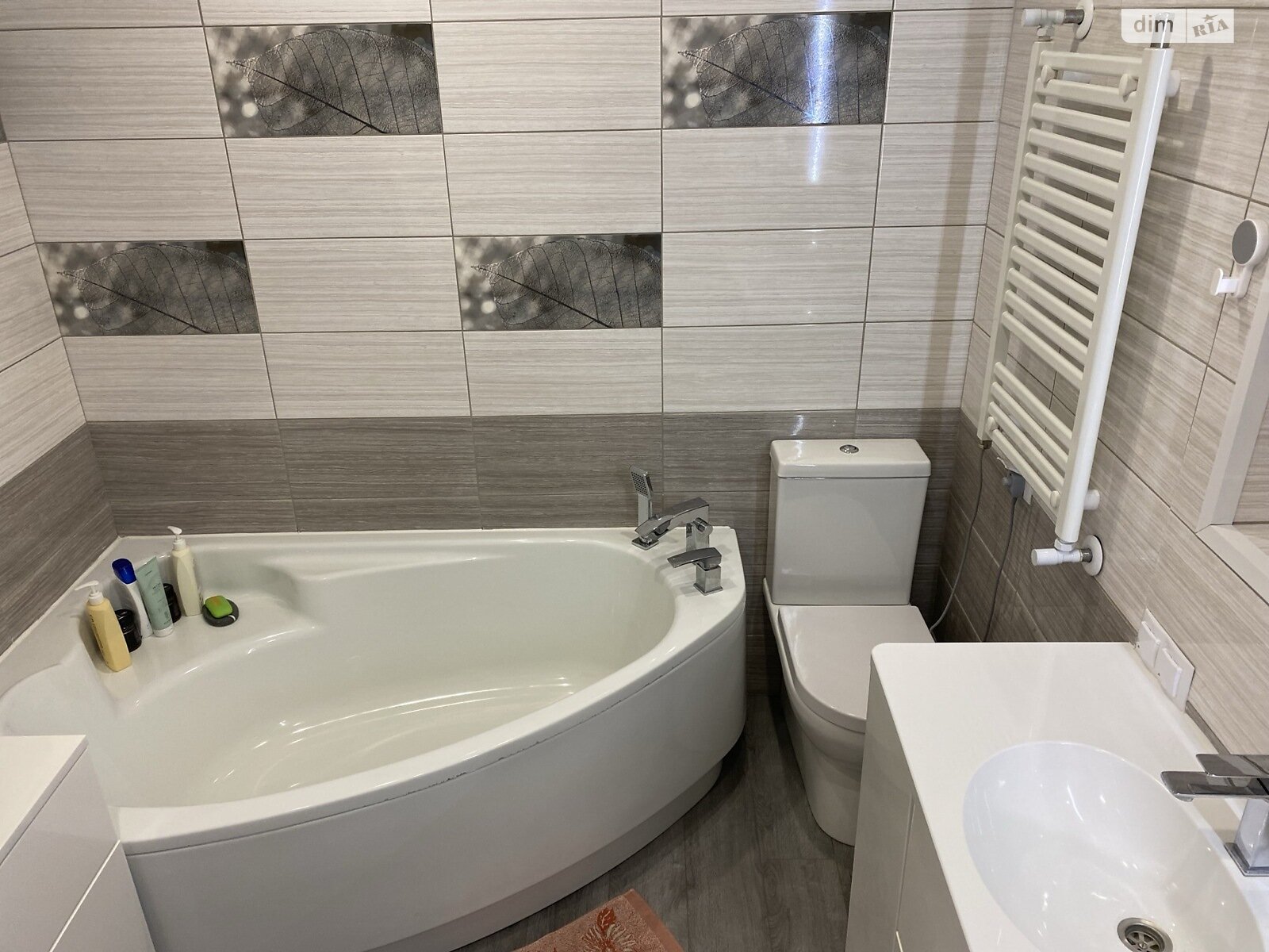 двоповерховий будинок з мансардою, 165.7 кв. м, цегла. Продаж у Бучі фото 1 двоповерховий будинок з мансардою, 165.7 кв. м, цегла. Продаж у Бучі фото 1