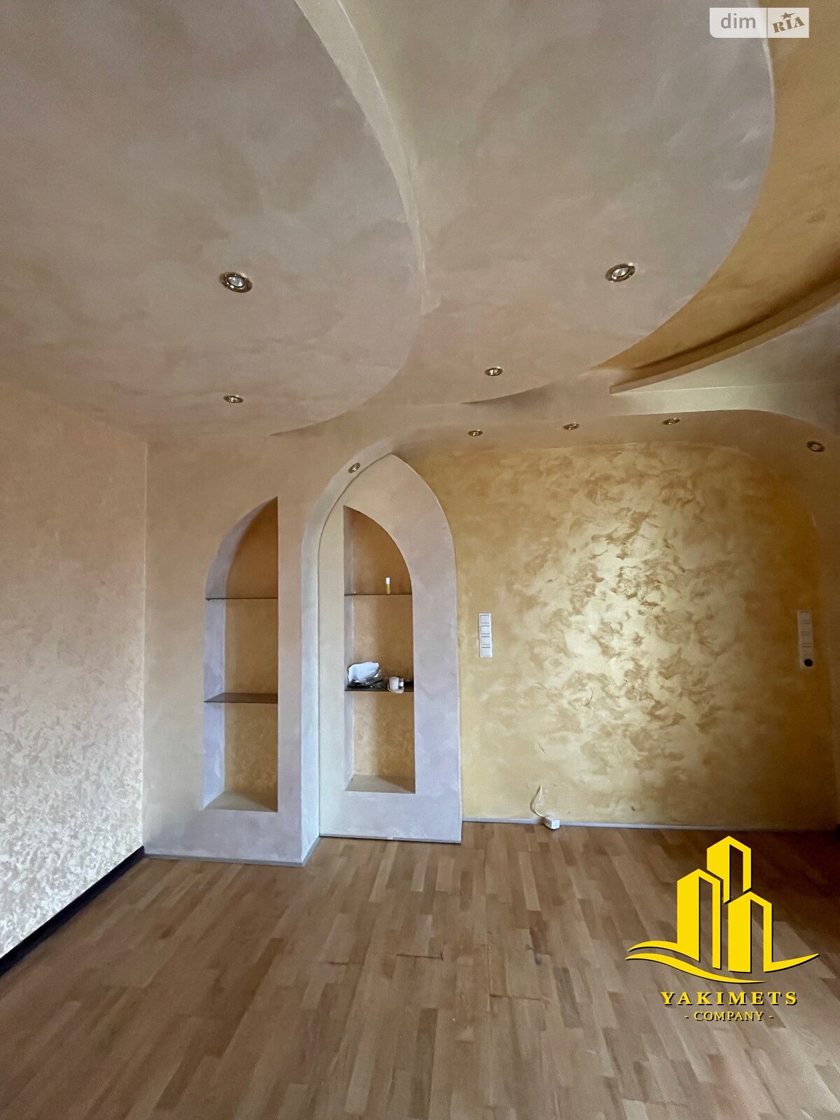 трехэтажный дом с верандой, 424 кв. м, газобетон. Продажа в Буче фото 1