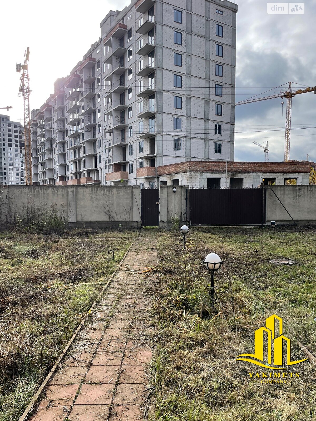 трехэтажный дом с верандой, 424 кв. м, газобетон. Продажа в Буче фото 1