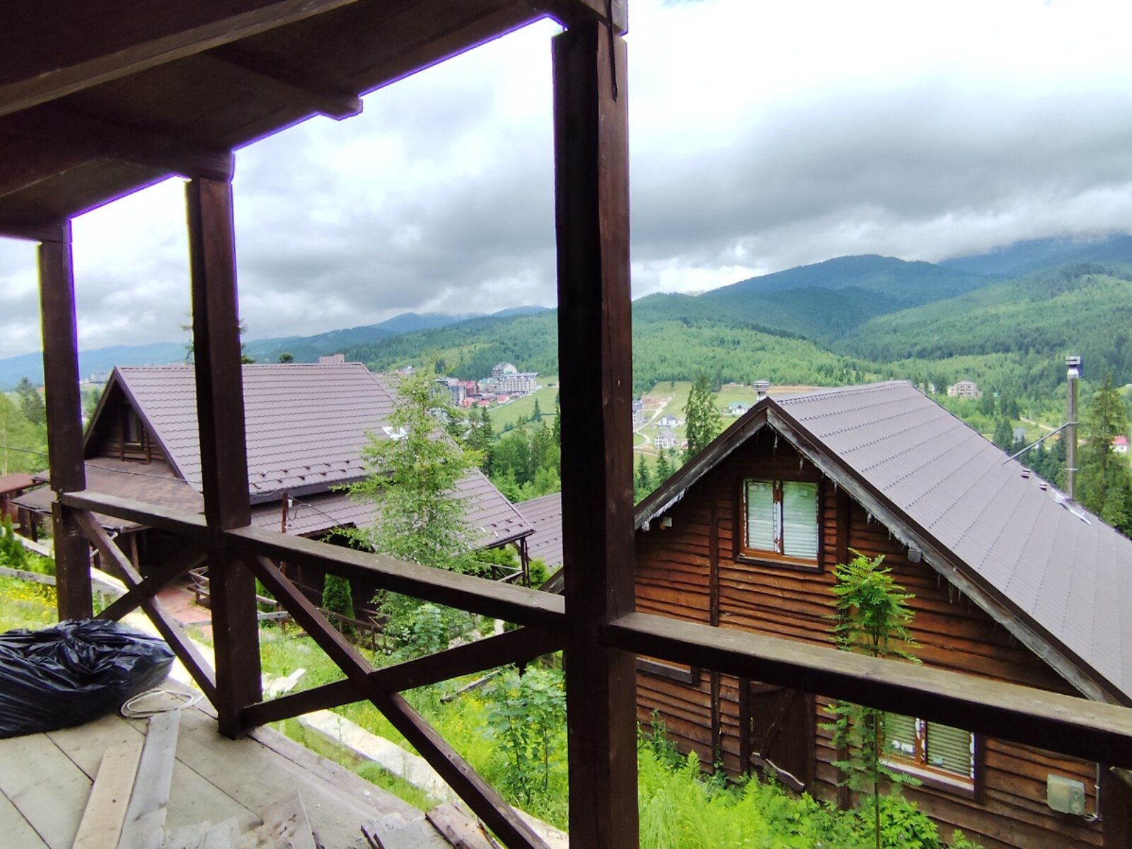 триповерховий будинок з балконом, 123 кв. м, брус. Продаж у Буковелі фото 1 триповерховий будинок з балконом, 123 кв. м, брус. Продаж у Буковелі фото 1