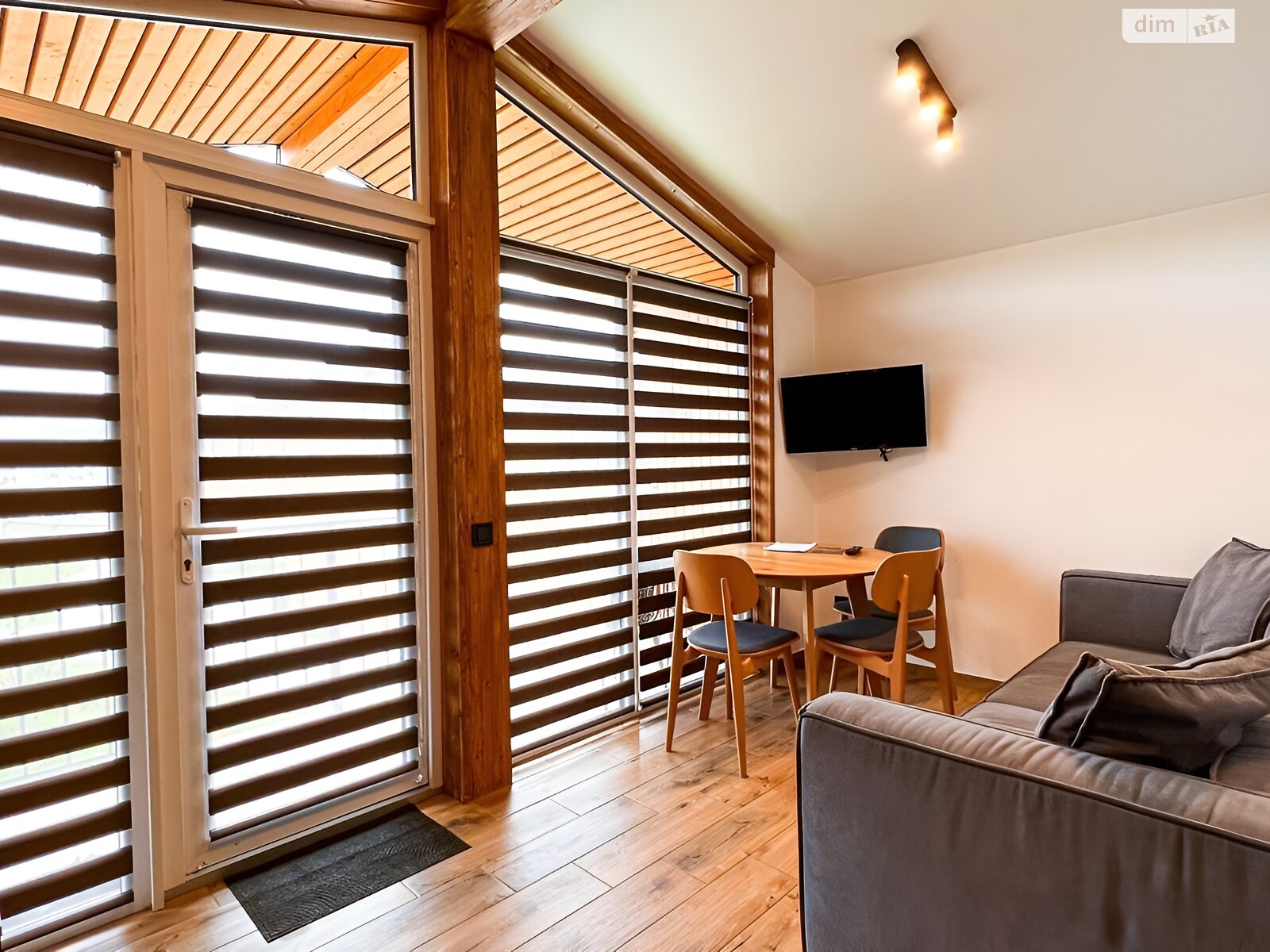 одноповерховий будинок, 45 кв. м, панель. Продаж у Буковелі фото 1