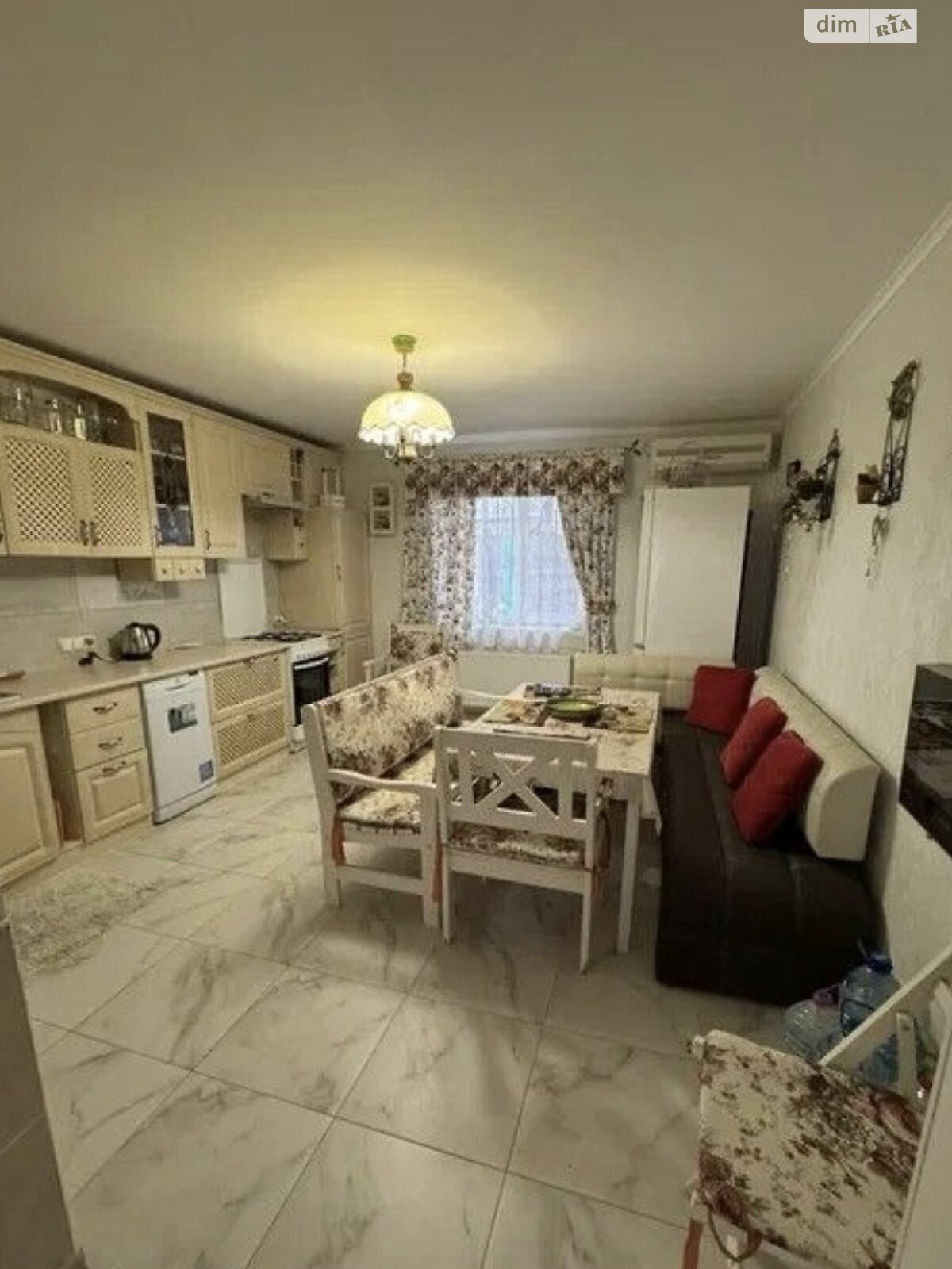 трехэтажный дом с отоплением, 130 кв. м, кирпич. Продажа в Бурлацкой Балке фото 1 трехэтажный дом с отоплением, 130 кв. м, кирпич. Продажа в Бурлацкой Балке фото 1