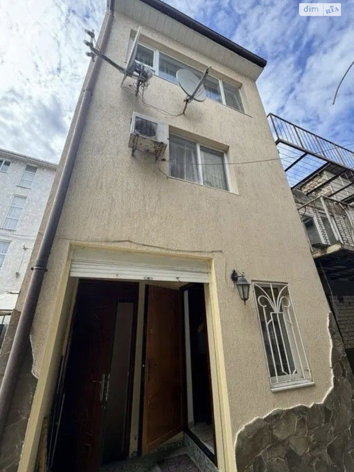 трехэтажный дом с отоплением, 130 кв. м, кирпич. Продажа в Бурлацкой Балке фото 1 трехэтажный дом с отоплением, 130 кв. м, кирпич. Продажа в Бурлацкой Балке фото 1