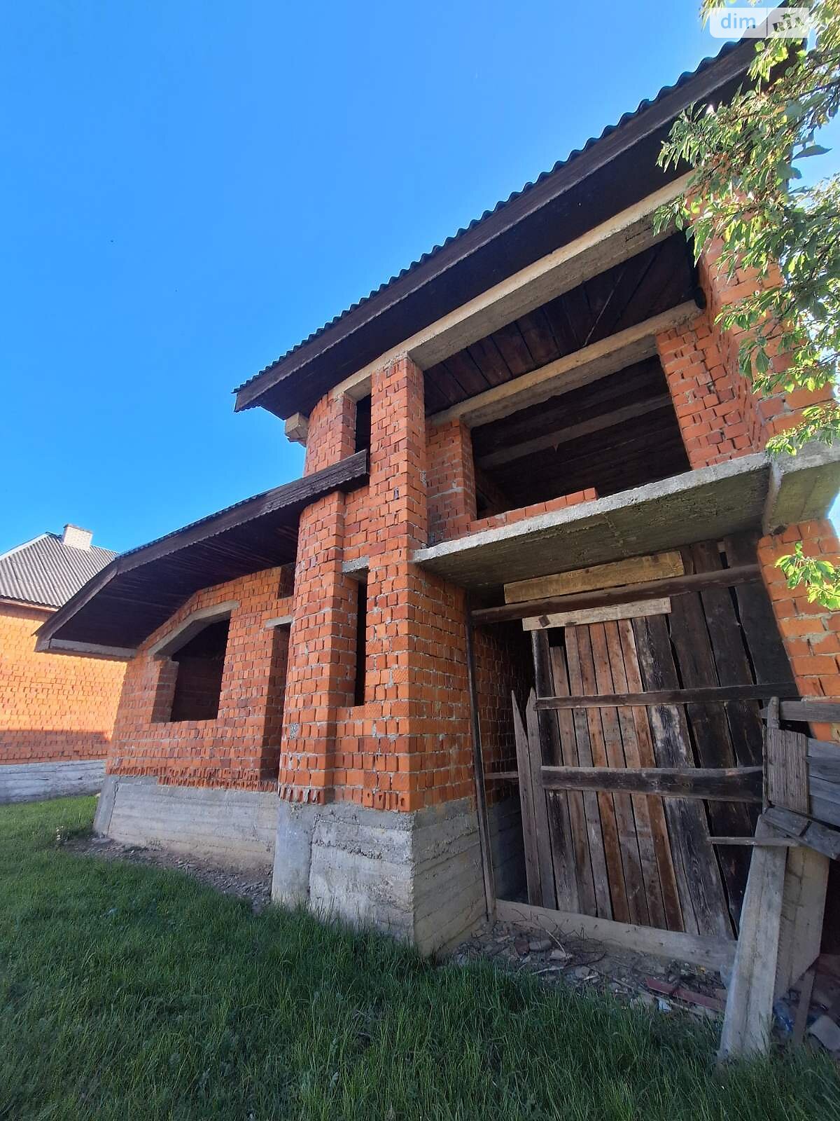 двоповерховий будинок, 271 кв. м, цегла. Продаж у Буштино фото 1 двоповерховий будинок, 271 кв. м, цегла. Продаж у Буштино фото 1
