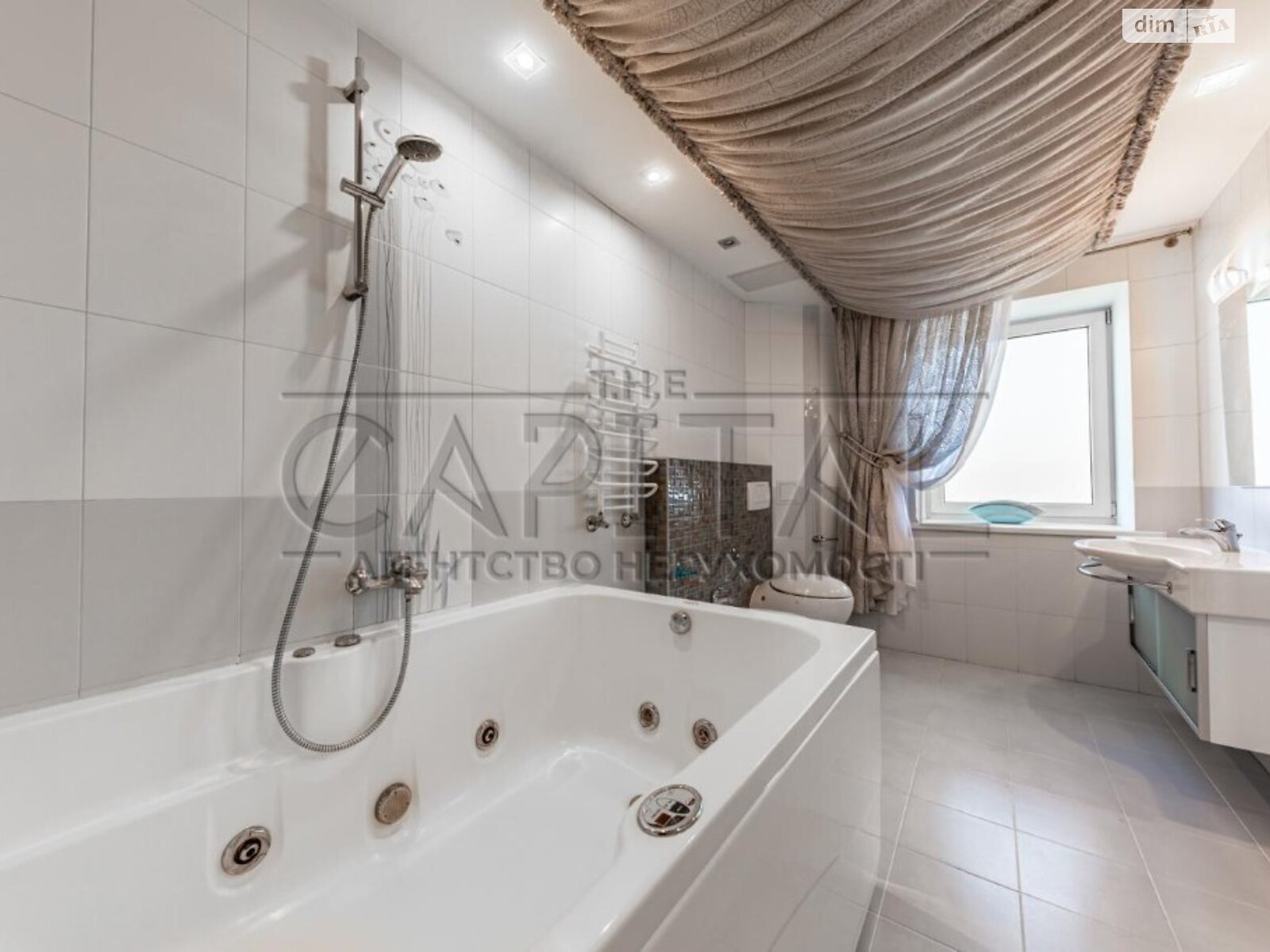 двоповерховий будинок, 850.6 кв. м, цегла. Продаж у Чабанах фото 1 двоповерховий будинок, 850.6 кв. м, цегла. Продаж у Чабанах фото 1