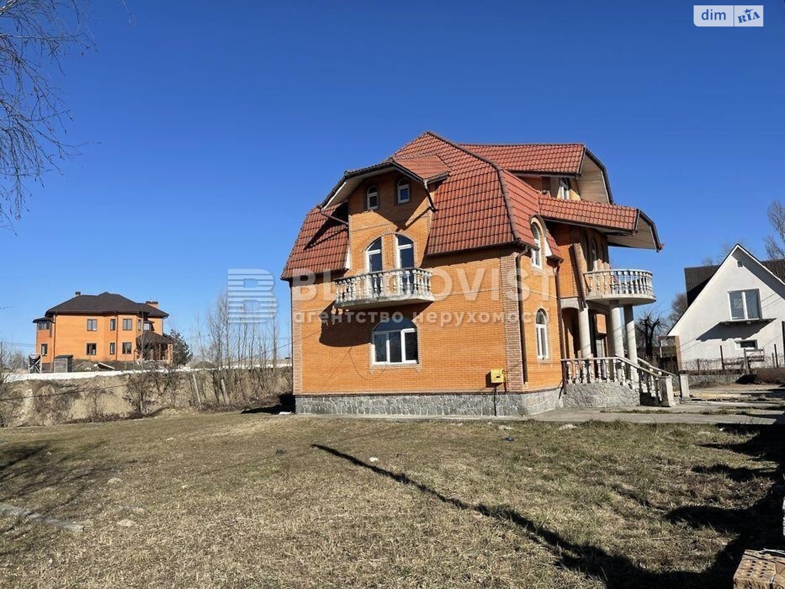 трехэтажный дом веранда, 285 кв. м, кирпич силикатный. Продажа в Чабанах фото 1