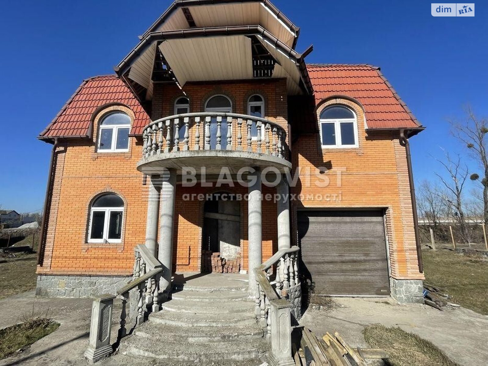 трехэтажный дом веранда, 285 кв. м, кирпич силикатный. Продажа в Чабанах фото 1