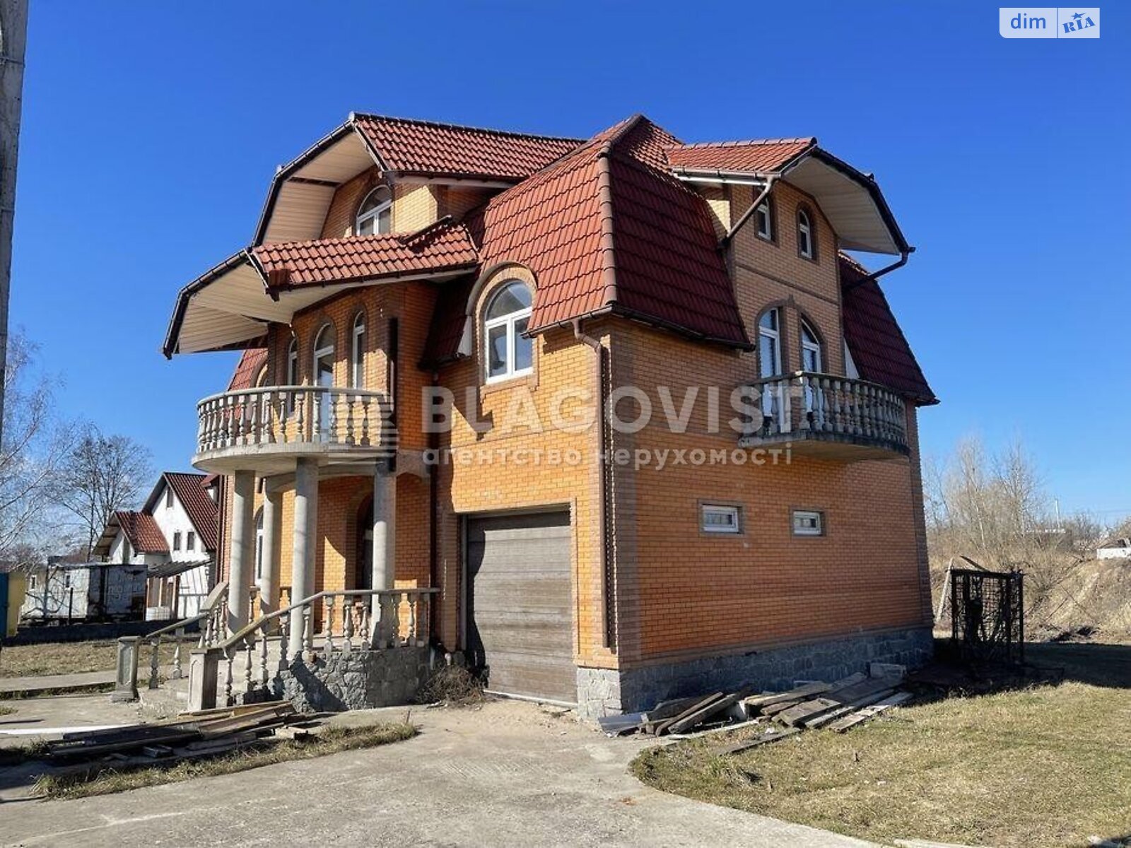 трехэтажный дом веранда, 285 кв. м, кирпич силикатный. Продажа в Чабанах фото 1