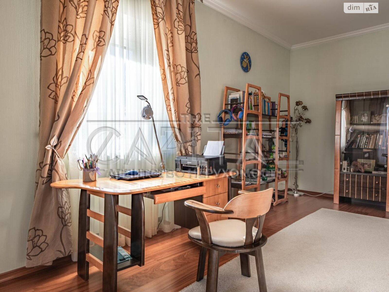 трехэтажный дом с гаражом, 850.6 кв. м, кирпич. Продажа в Чабанах фото 1