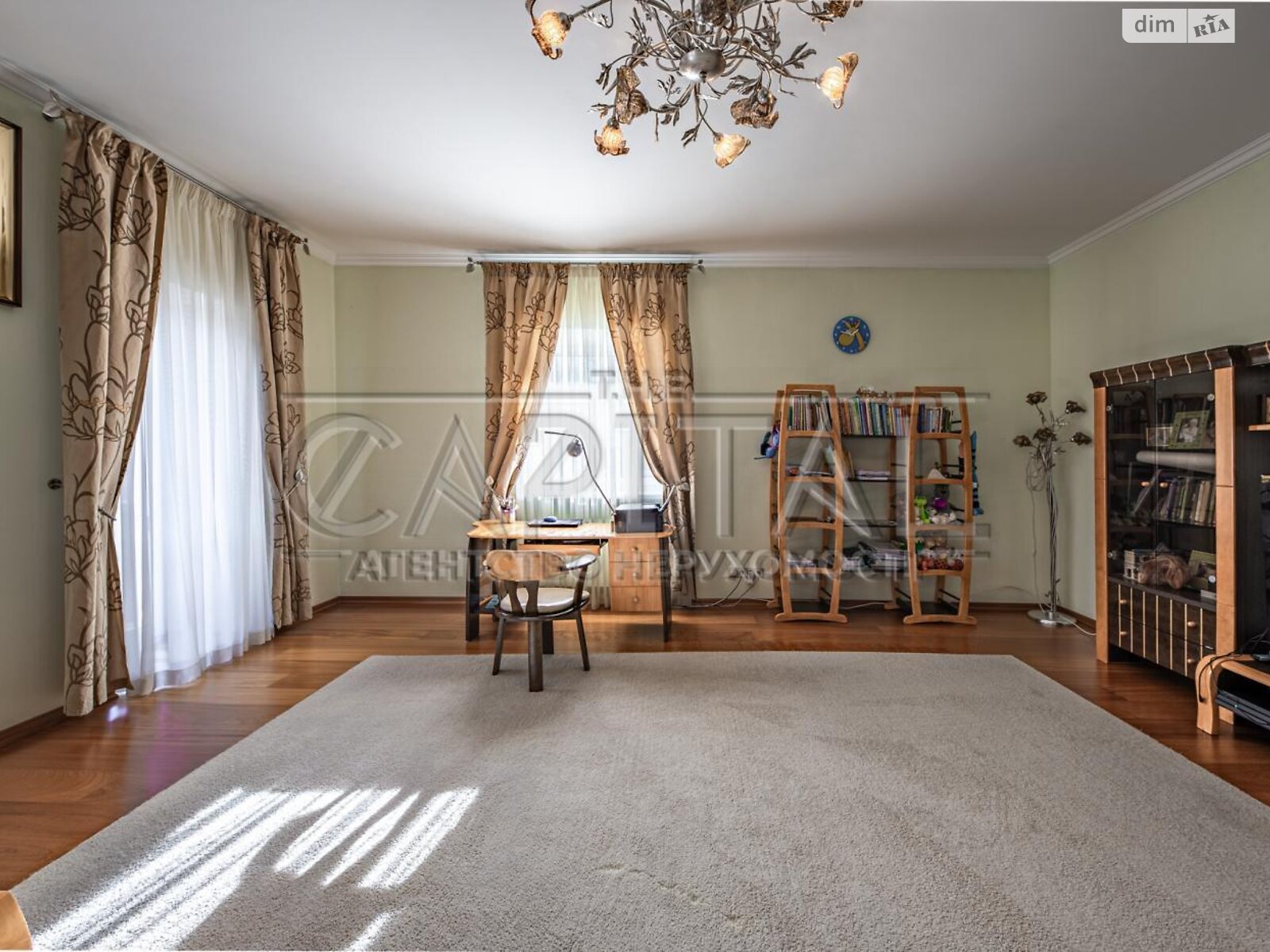 трехэтажный дом с гаражом, 850.6 кв. м, кирпич. Продажа в Чабанах фото 1