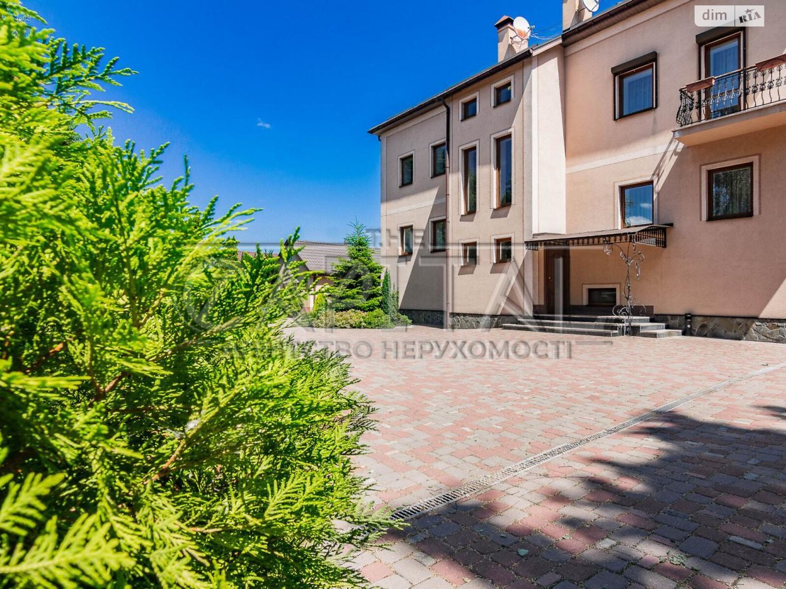 трехэтажный дом с верандой, 850.6 кв. м, кирпич. Продажа в Чабанах фото 1 трехэтажный дом с верандой, 850.6 кв. м, кирпич. Продажа в Чабанах фото 1