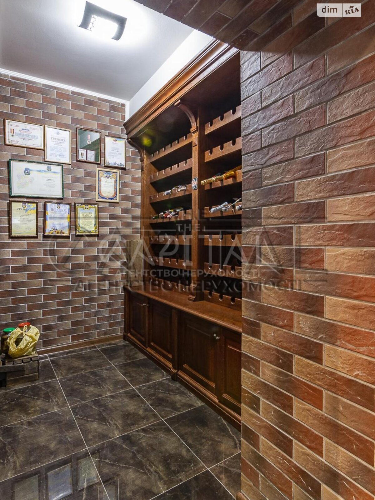 трехэтажный дом с верандой, 850.6 кв. м, кирпич. Продажа в Чабанах фото 1 трехэтажный дом с верандой, 850.6 кв. м, кирпич. Продажа в Чабанах фото 1