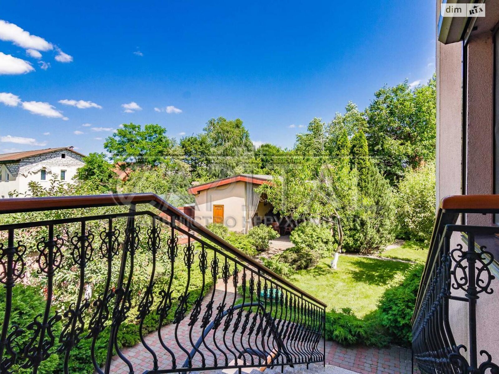 трехэтажный дом с верандой, 850.6 кв. м, кирпич. Продажа в Чабанах фото 1 трехэтажный дом с верандой, 850.6 кв. м, кирпич. Продажа в Чабанах фото 1