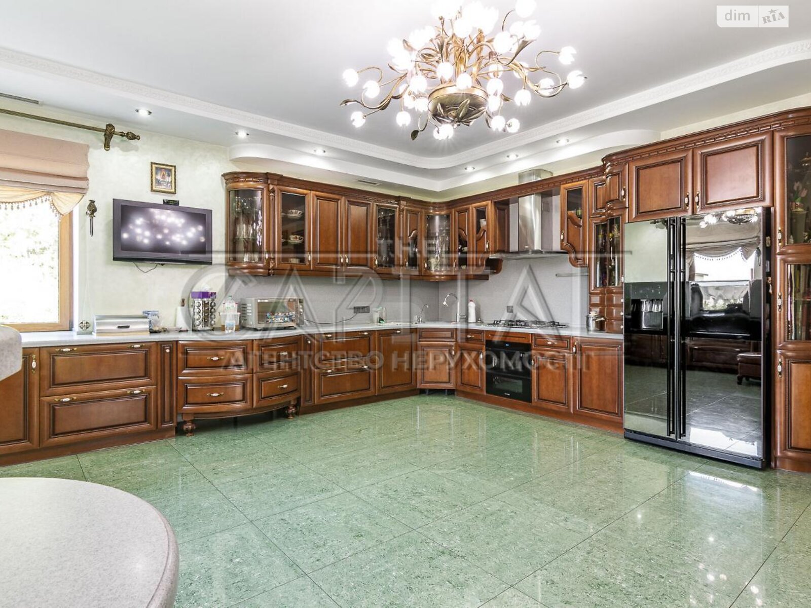 трехэтажный дом с верандой, 850.6 кв. м, кирпич. Продажа в Чабанах фото 1 трехэтажный дом с верандой, 850.6 кв. м, кирпич. Продажа в Чабанах фото 1