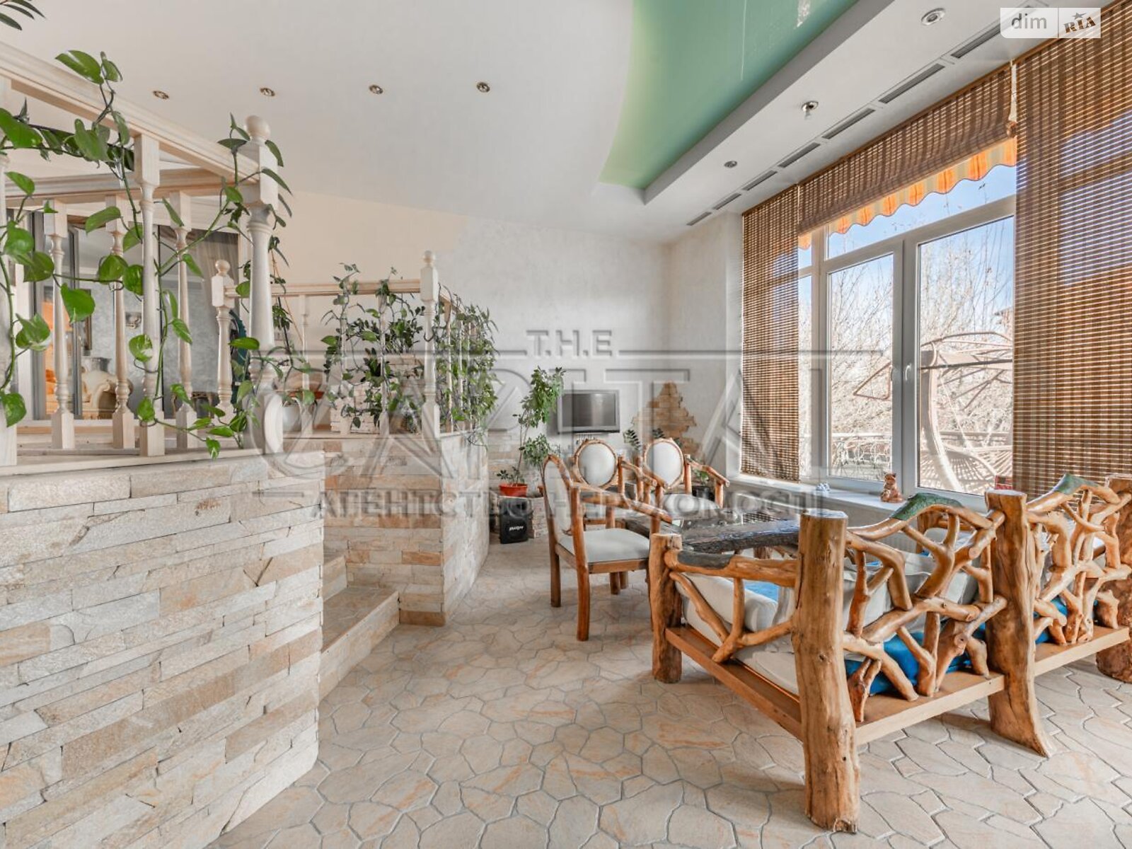 трехэтажный дом с верандой, 850.6 кв. м, кирпич. Продажа в Чабанах фото 1 трехэтажный дом с верандой, 850.6 кв. м, кирпич. Продажа в Чабанах фото 1