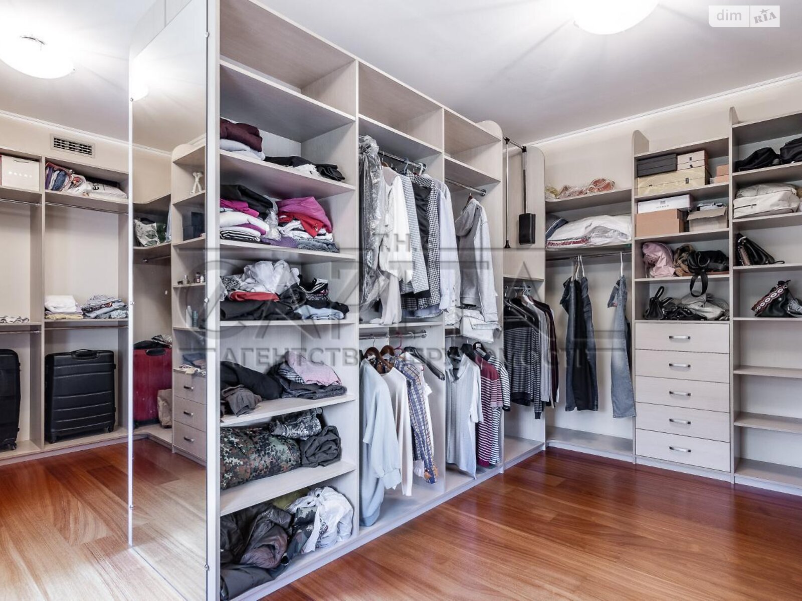 чотириповерховий будинок бесідка, 850.6 кв. м, цегла. Продаж у Чабанах фото 1 чотириповерховий будинок бесідка, 850.6 кв. м, цегла. Продаж у Чабанах фото 1