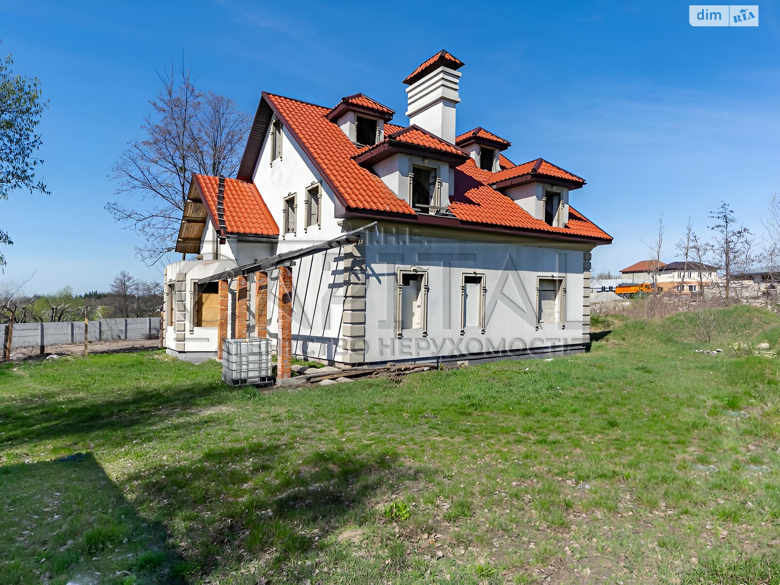 трехэтажный дом с верандой, 250 кв. м, кирпич. Продажа в Чабанах фото 1 трехэтажный дом с верандой, 250 кв. м, кирпич. Продажа в Чабанах фото 1