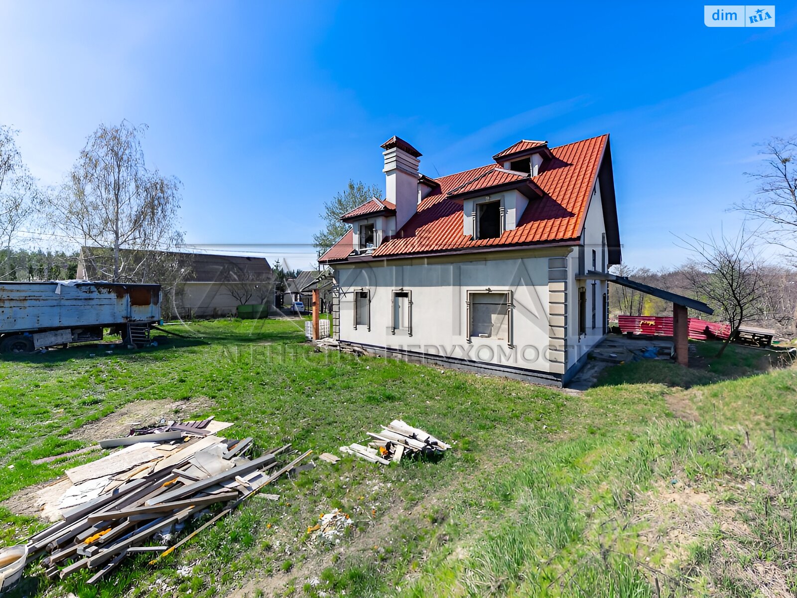 трехэтажный дом с верандой, 250 кв. м, кирпич. Продажа в Чабанах фото 1 трехэтажный дом с верандой, 250 кв. м, кирпич. Продажа в Чабанах фото 1