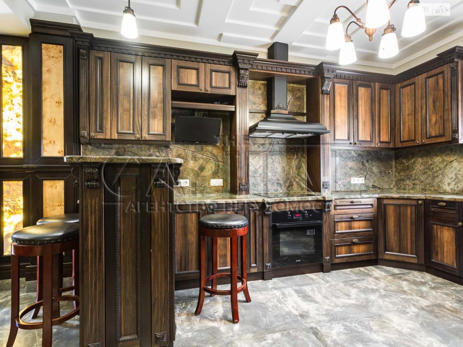 двухэтажный дом с гаражом, 413 кв. м, кирпич. Продажа в Чайках фото 1 двухэтажный дом с гаражом, 413 кв. м, кирпич. Продажа в Чайках фото 1