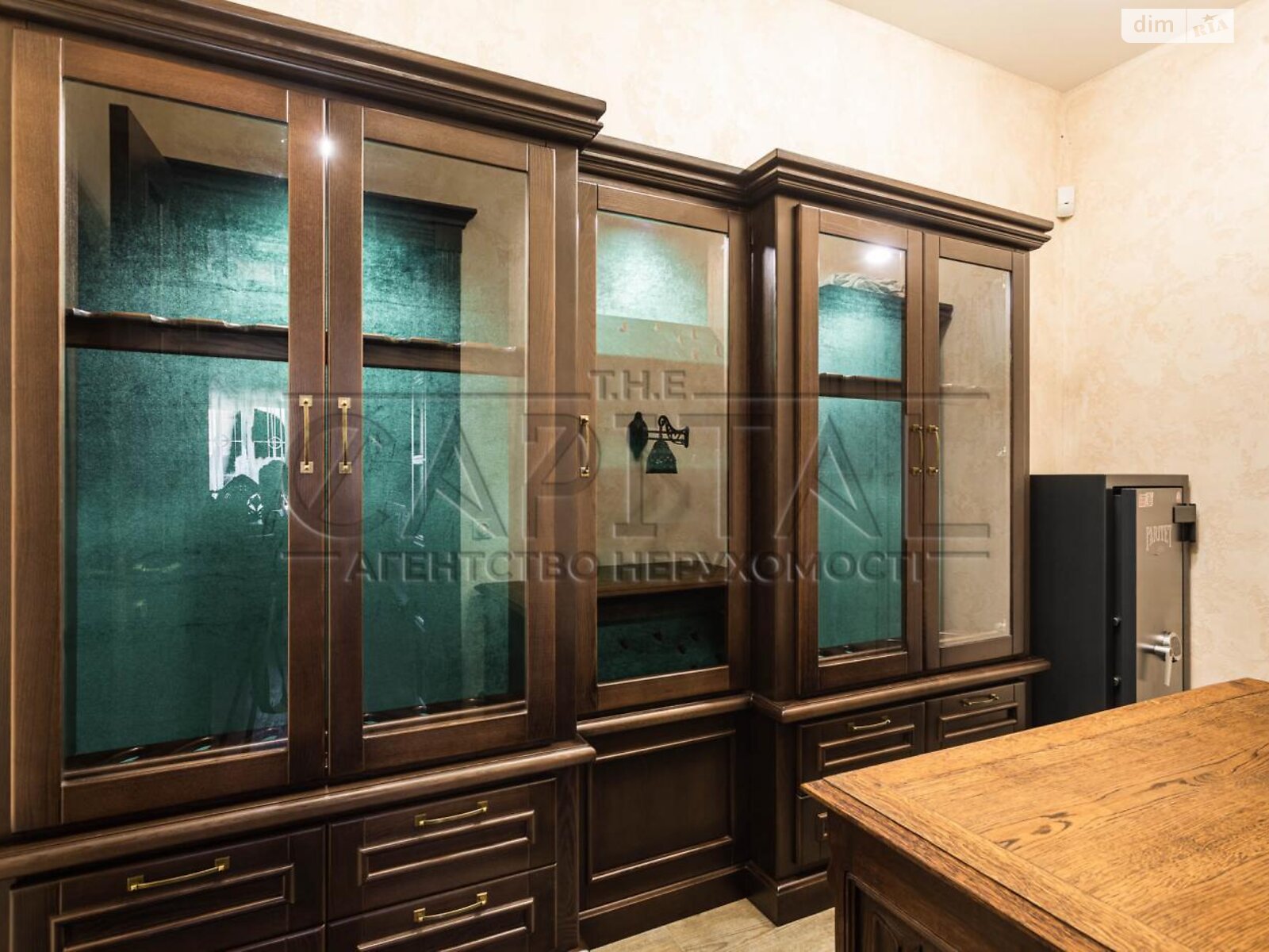 двухэтажный дом с гаражом, 413 кв. м, кирпич. Продажа в Чайках фото 1 двухэтажный дом с гаражом, 413 кв. м, кирпич. Продажа в Чайках фото 1