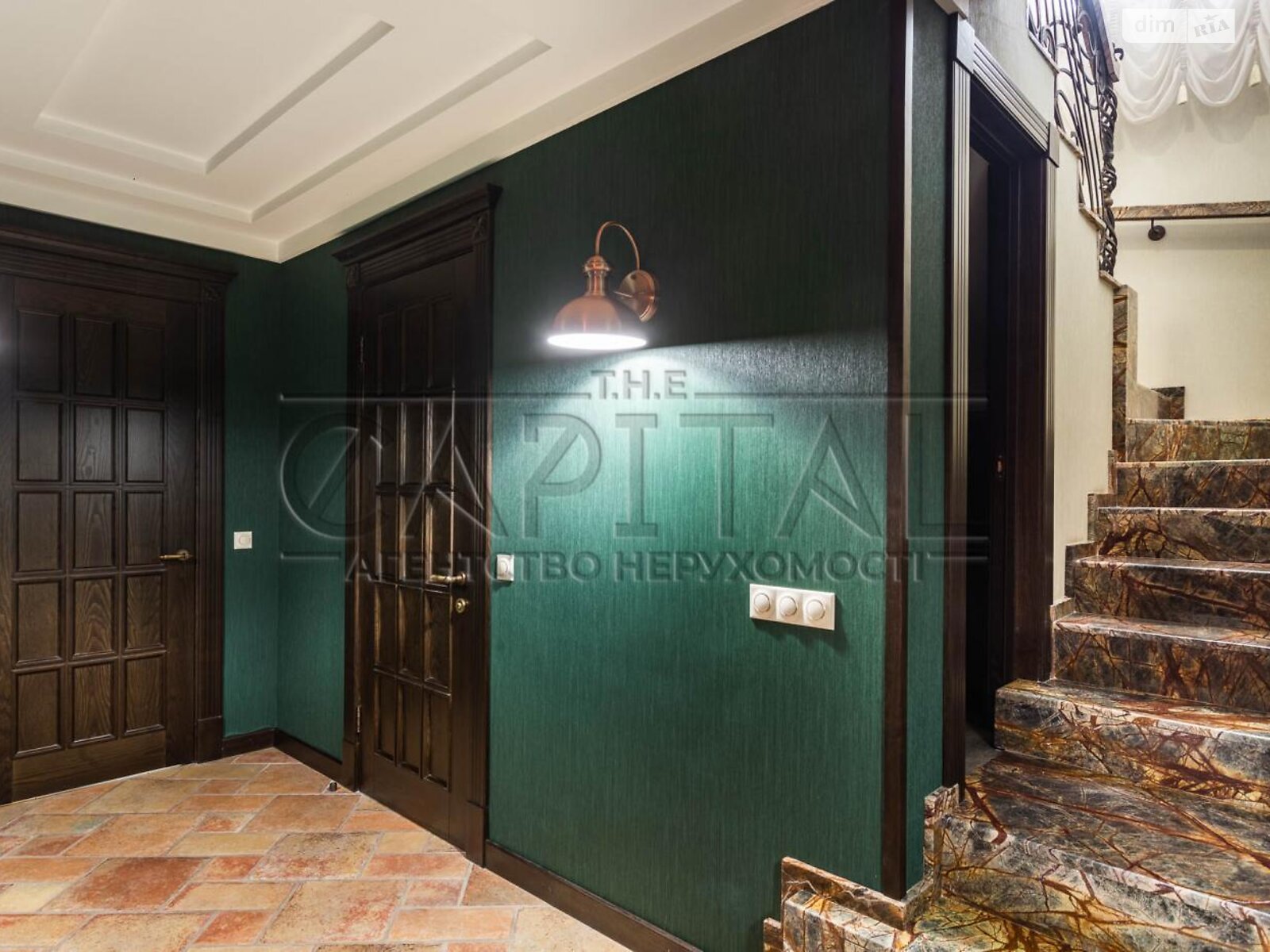 двухэтажный дом с гаражом, 413 кв. м, кирпич. Продажа в Чайках фото 1 двухэтажный дом с гаражом, 413 кв. м, кирпич. Продажа в Чайках фото 1