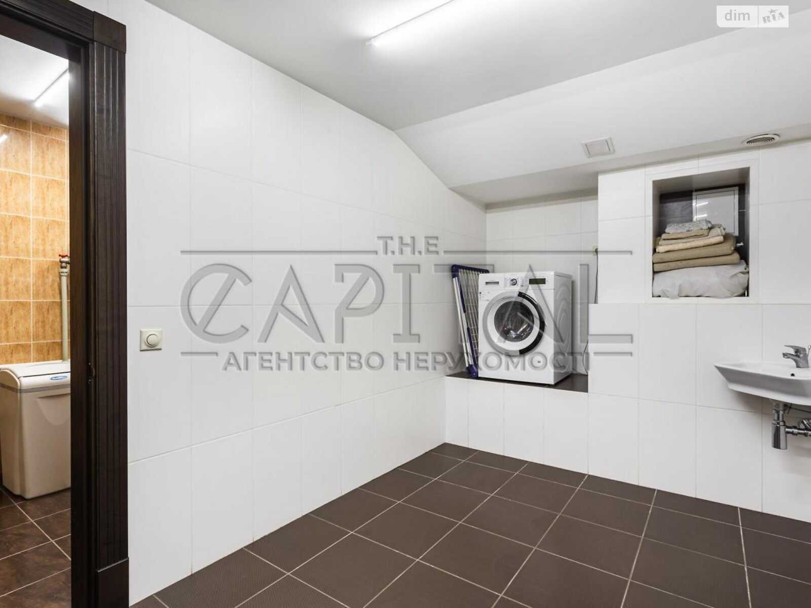 двухэтажный дом с гаражом, 413 кв. м, кирпич. Продажа в Чайках фото 1 двухэтажный дом с гаражом, 413 кв. м, кирпич. Продажа в Чайках фото 1