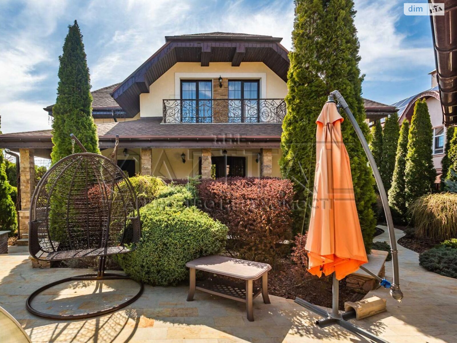 двухэтажный дом с гаражом, 413 кв. м, кирпич. Продажа в Чайках фото 1 двухэтажный дом с гаражом, 413 кв. м, кирпич. Продажа в Чайках фото 1