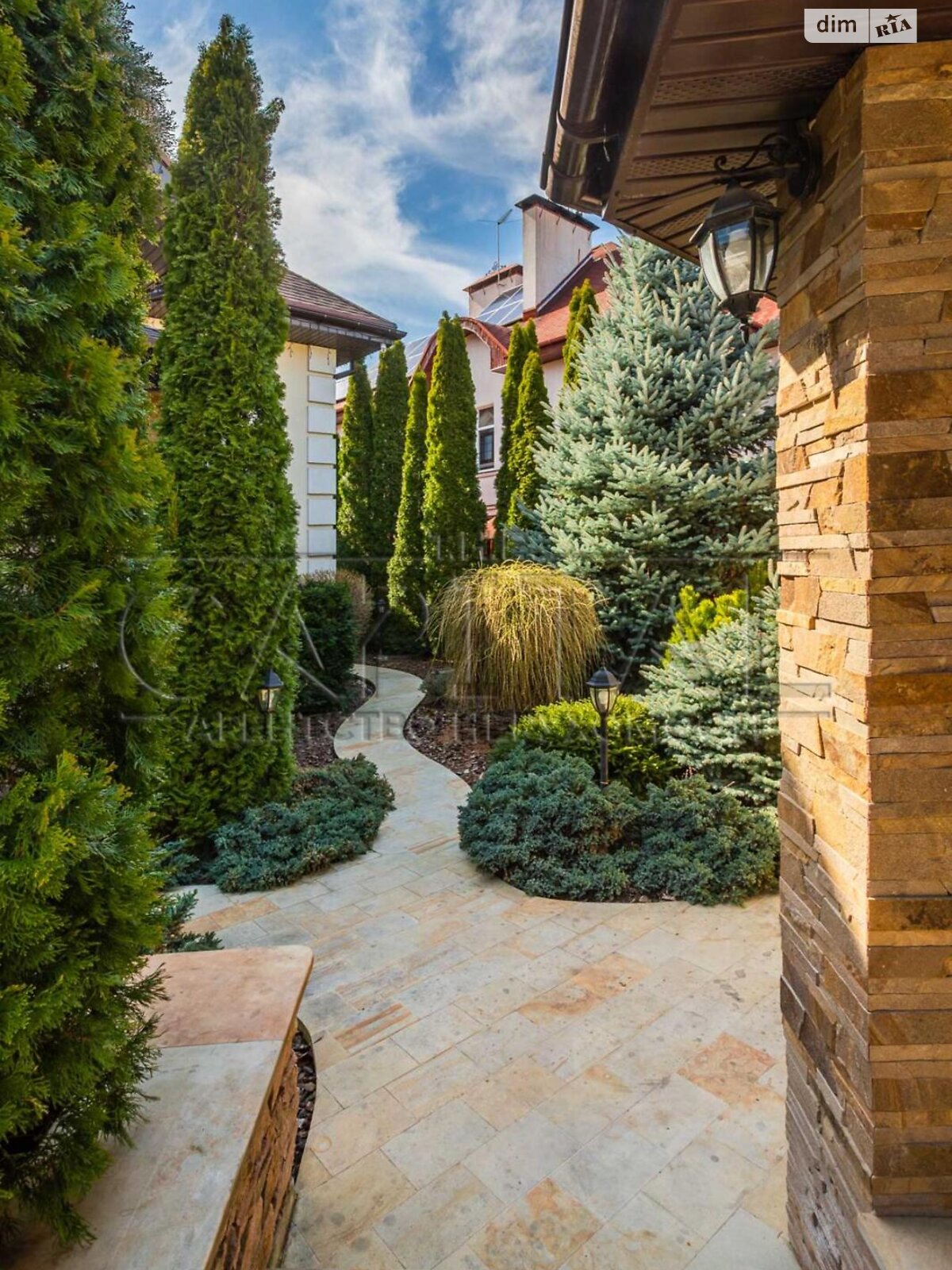 двухэтажный дом с гаражом, 413 кв. м, кирпич. Продажа в Чайках фото 1 двухэтажный дом с гаражом, 413 кв. м, кирпич. Продажа в Чайках фото 1