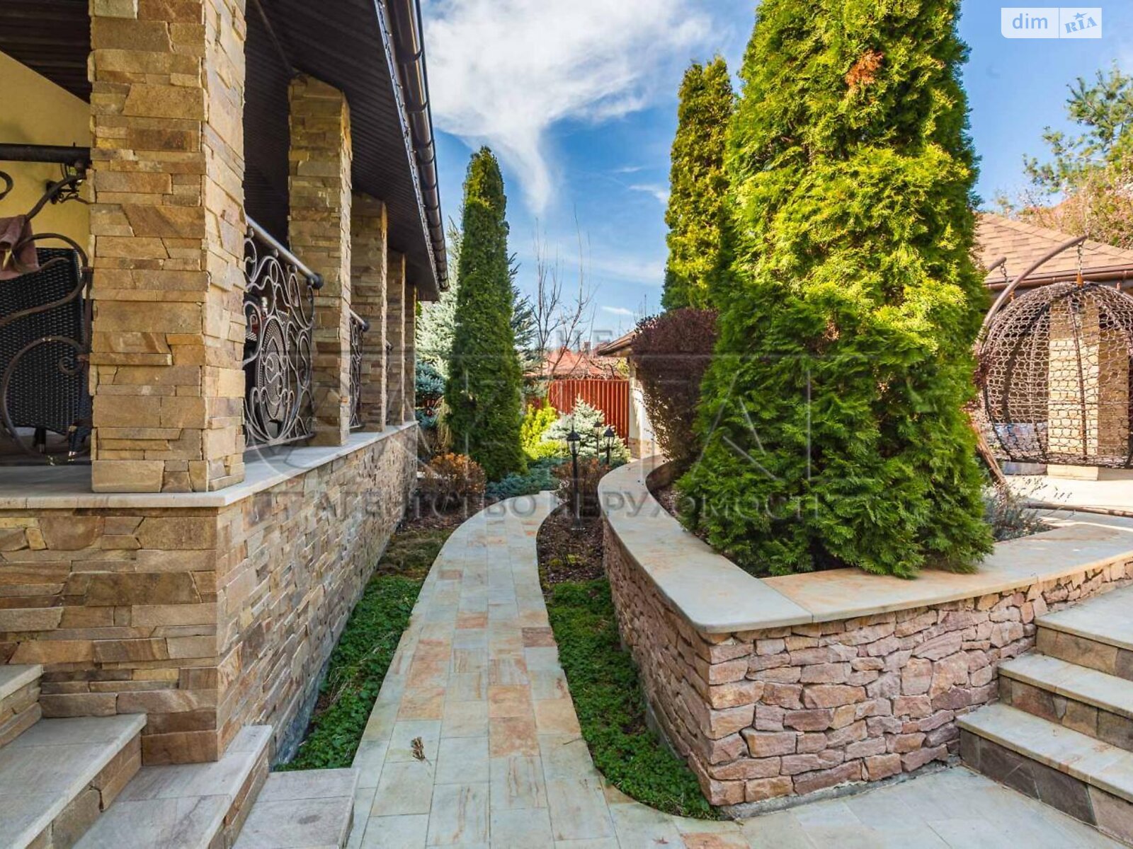двухэтажный дом с гаражом, 413 кв. м, кирпич. Продажа в Чайках фото 1 двухэтажный дом с гаражом, 413 кв. м, кирпич. Продажа в Чайках фото 1