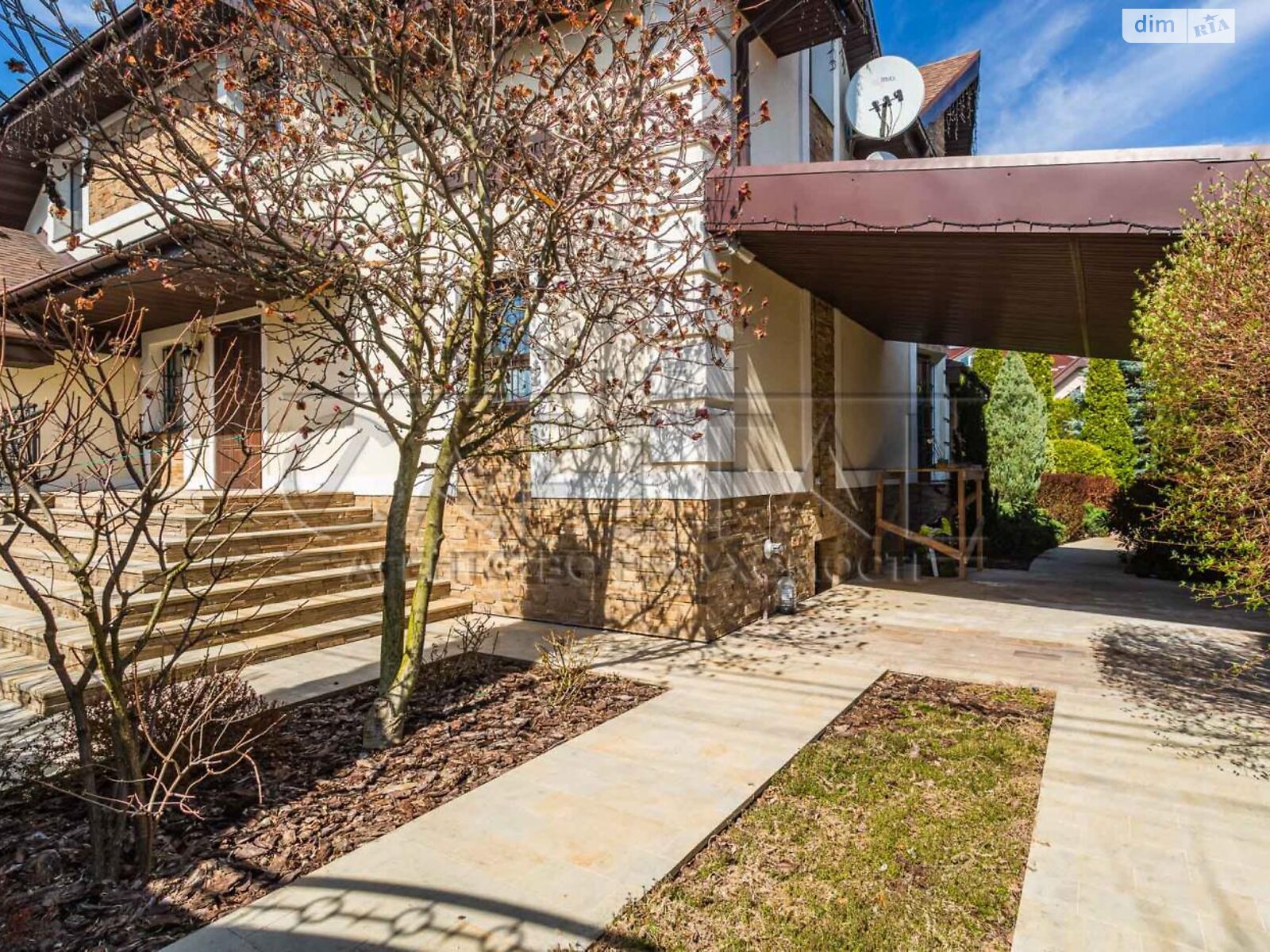 двухэтажный дом с гаражом, 413 кв. м, кирпич. Продажа в Чайках фото 1 двухэтажный дом с гаражом, 413 кв. м, кирпич. Продажа в Чайках фото 1