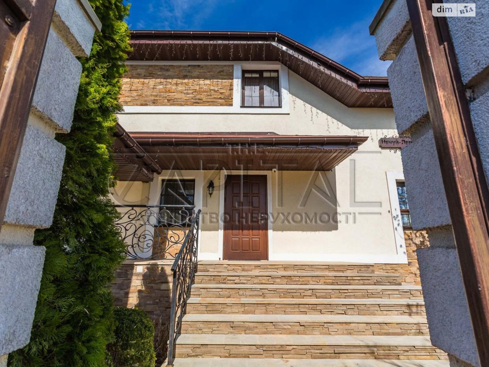 двухэтажный дом с гаражом, 413 кв. м, кирпич. Продажа в Чайках фото 1 двухэтажный дом с гаражом, 413 кв. м, кирпич. Продажа в Чайках фото 1