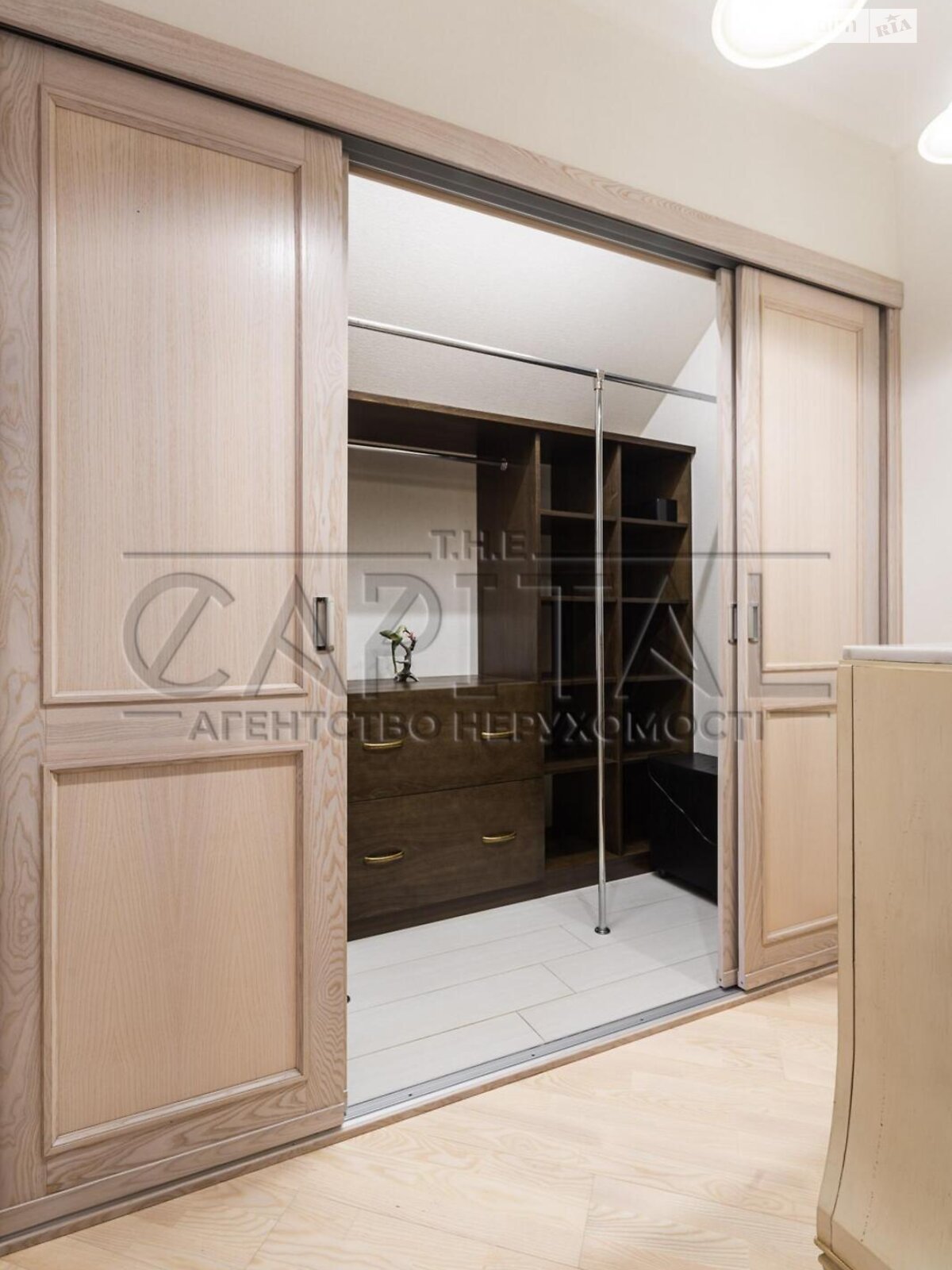 двухэтажный дом с гаражом, 413 кв. м, кирпич. Продажа в Чайках фото 1 двухэтажный дом с гаражом, 413 кв. м, кирпич. Продажа в Чайках фото 1