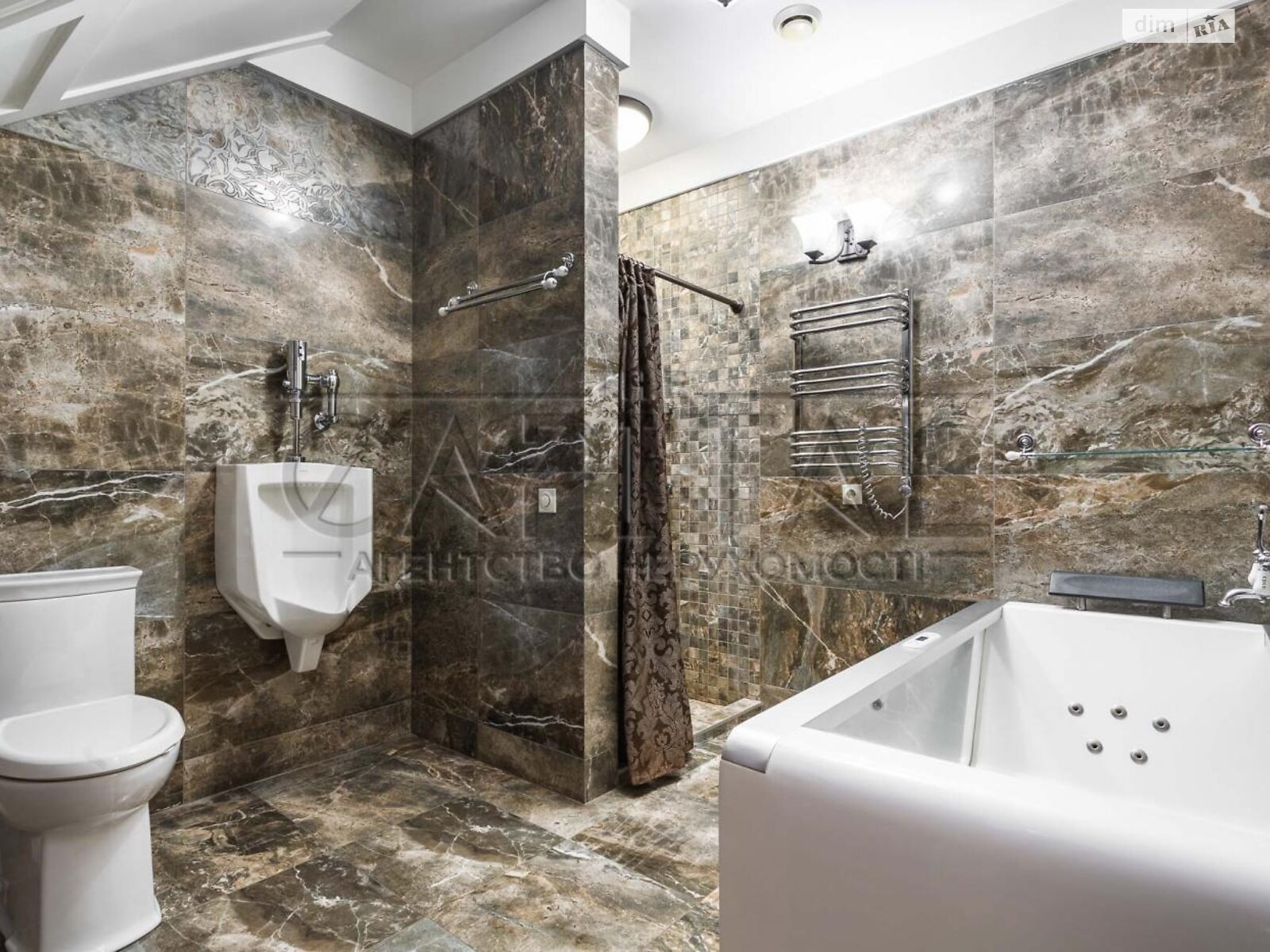 двухэтажный дом с гаражом, 413 кв. м, кирпич. Продажа в Чайках фото 1 двухэтажный дом с гаражом, 413 кв. м, кирпич. Продажа в Чайках фото 1