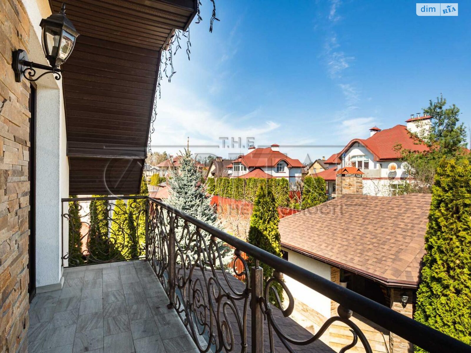 двухэтажный дом с гаражом, 413 кв. м, кирпич. Продажа в Чайках фото 1 двухэтажный дом с гаражом, 413 кв. м, кирпич. Продажа в Чайках фото 1