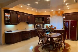 трехэтажный дом с верандой, 380 кв. м, кирпич. Продажа в Чайках фото 2
