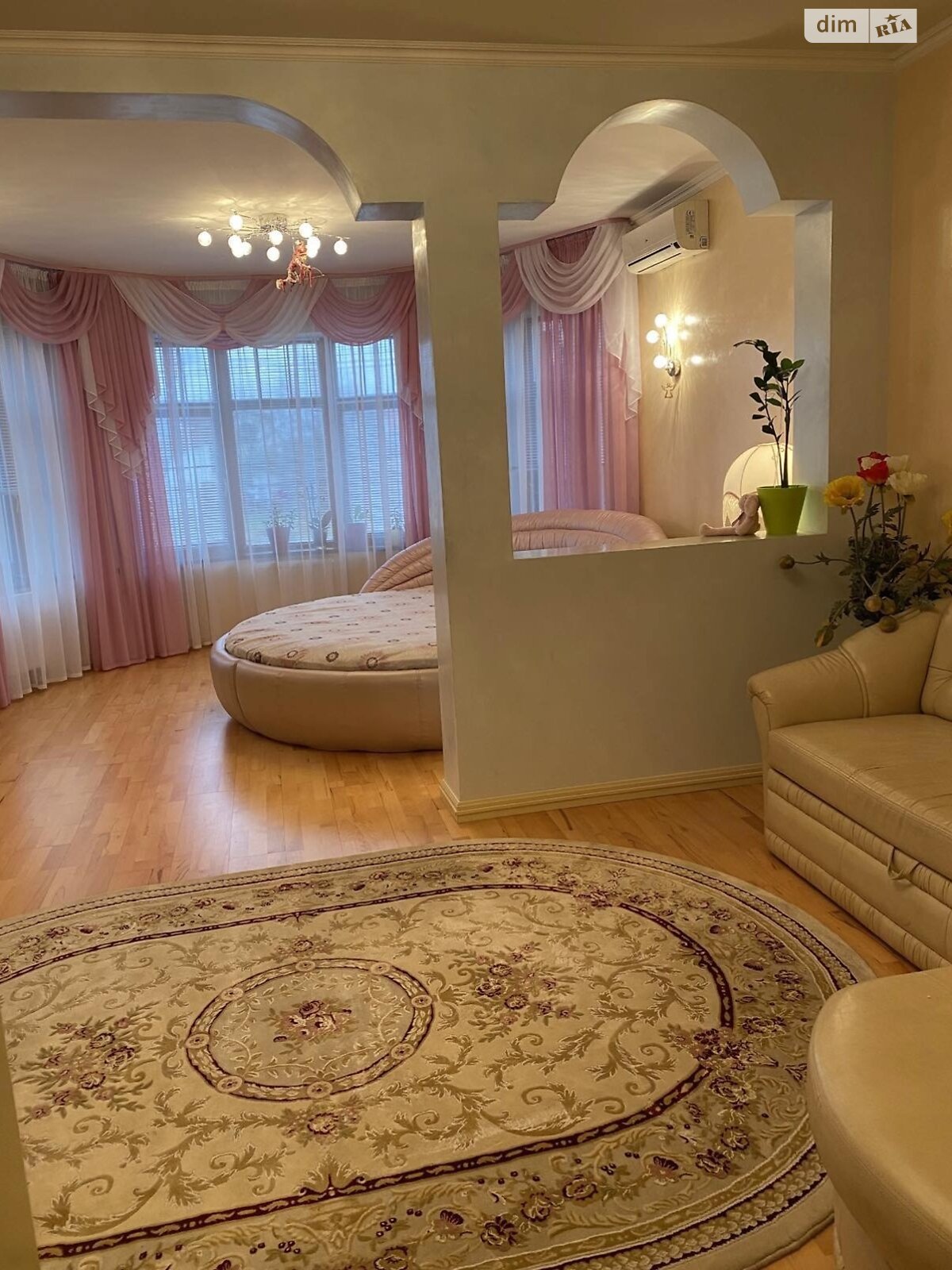 трехэтажный дом, 380 кв. м, кирпич. Продажа в Чайках фото 1 трехэтажный дом, 380 кв. м, кирпич. Продажа в Чайках фото 1