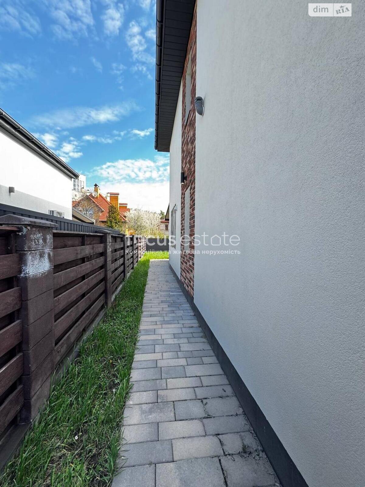 двухэтажный дом с верандой, 140 кв. м, керамический кирпич. Продажа в Чайках фото 1 двухэтажный дом с верандой, 140 кв. м, керамический кирпич. Продажа в Чайках фото 1