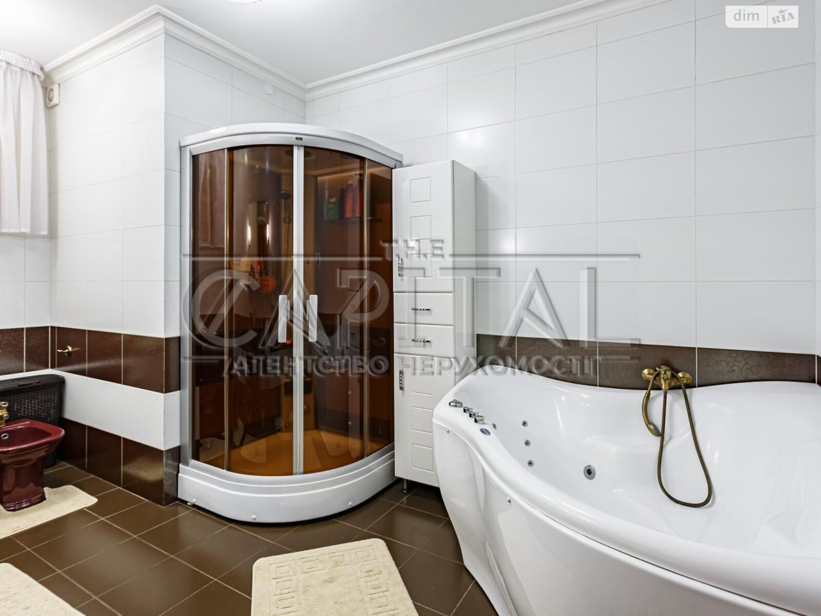 трехэтажный дом с гаражом, 600 кв. м, кирпич. Продажа в Чайках фото 1 трехэтажный дом с гаражом, 600 кв. м, кирпич. Продажа в Чайках фото 1