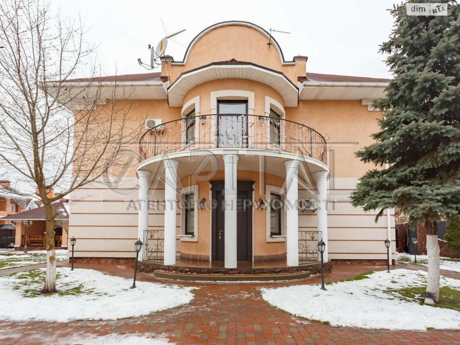 трехэтажный дом с гаражом, 600 кв. м, кирпич. Продажа в Чайках фото 1 трехэтажный дом с гаражом, 600 кв. м, кирпич. Продажа в Чайках фото 1